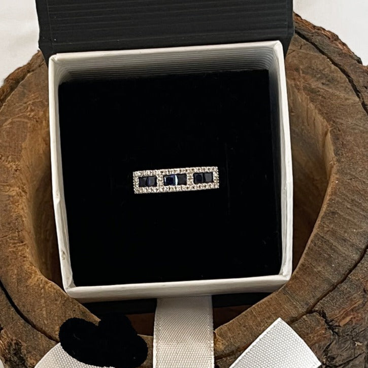 18kt White Gold Sapphire Diamond Ring